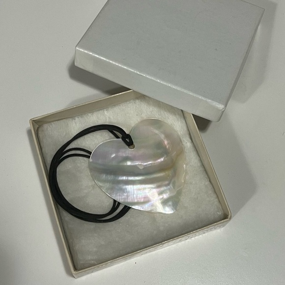 Y2K Abalone Heart Pendant Necklace - Picture 9 of 9